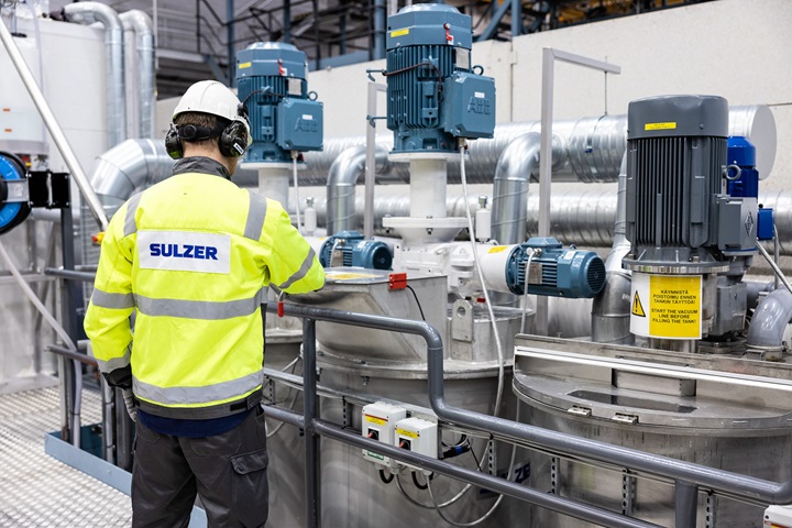 Sulzer expert at a process line