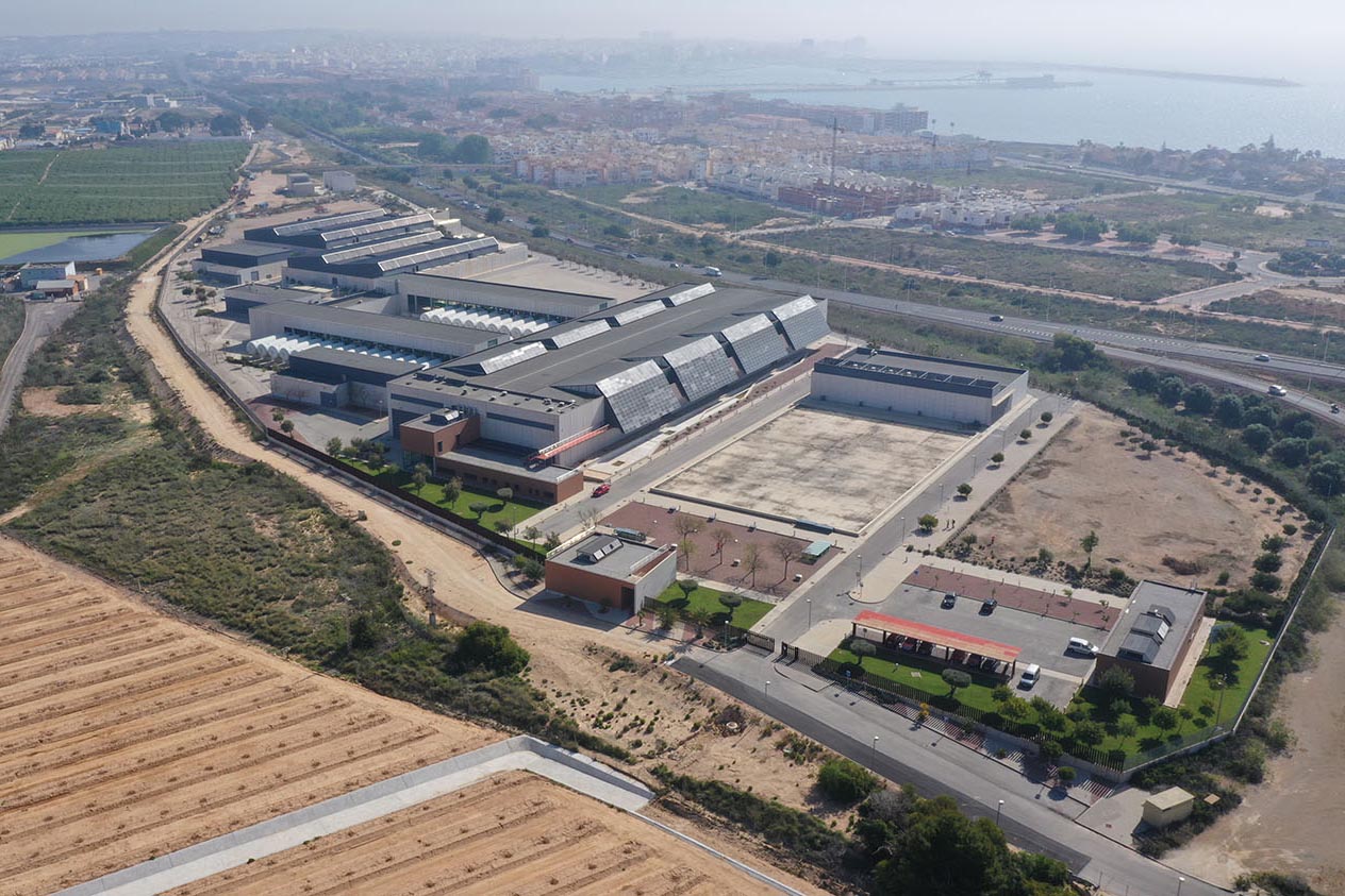 https://www.sulzer.com/-/media/images/case_studies/torrevieja_desalination_plant_1264x843.jpg?la=en&hash=664B47C8427A471D31AA3883FB5A3483