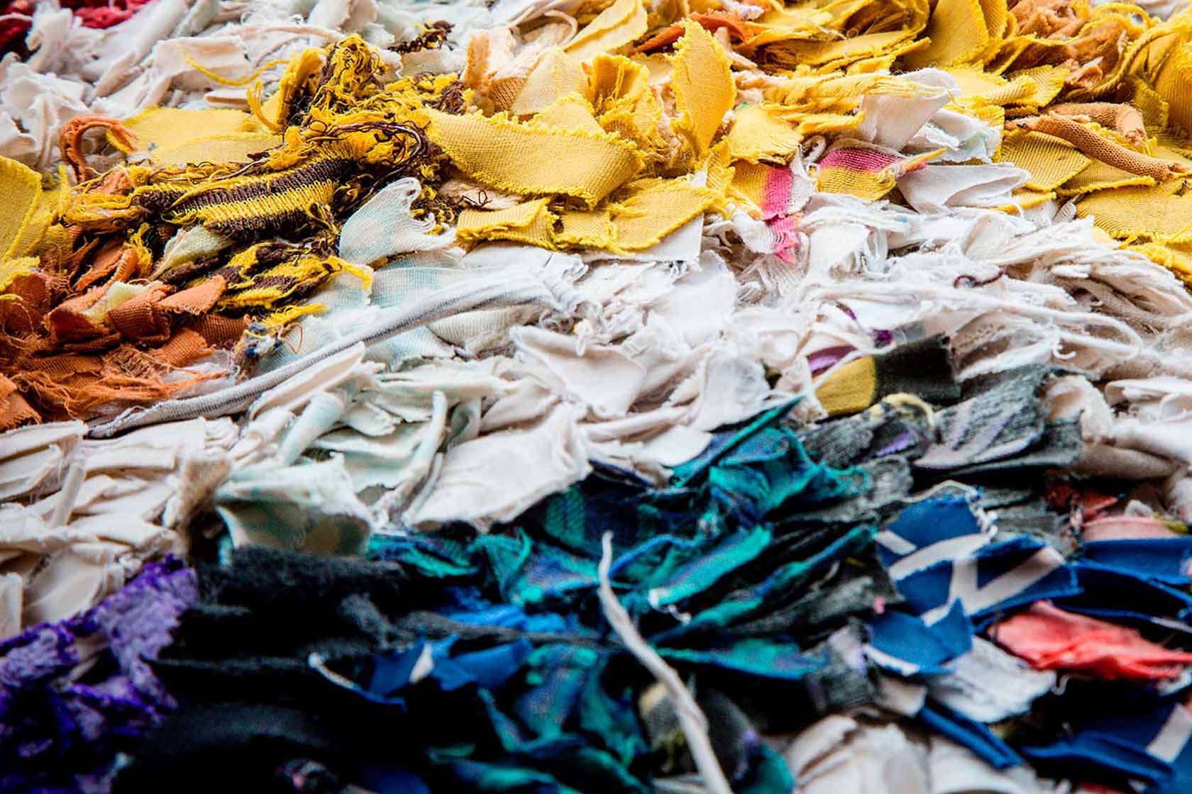 The textile recycling process: From Old Clothes To New Fabric - ZeroPanik